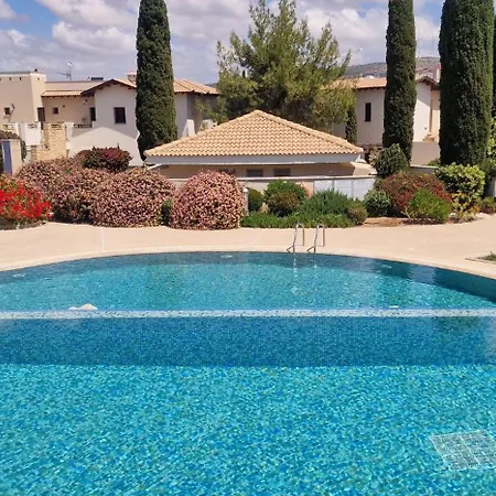 Da02, Two Bedroom Next To Large Shared Pool Kouklia