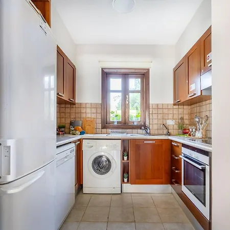 Da02, Two Bedroom Next To Large Shared Pool Kouklia