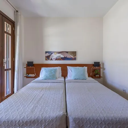 Apartment Da02, Two Bedroom Next To Large Shared Pool *