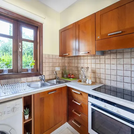 Apartment Da02, Two Bedroom Next To Large Shared Pool *