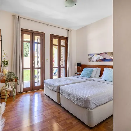 Da02, Two Bedroom Next To Large Shared Pool Apartment Kouklia