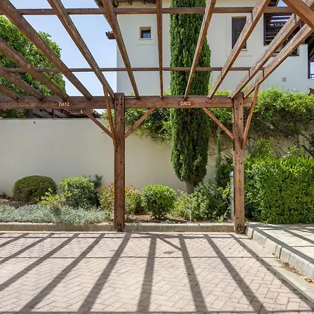 Apartment Da02, Two Bedroom Next To Large Shared Pool *