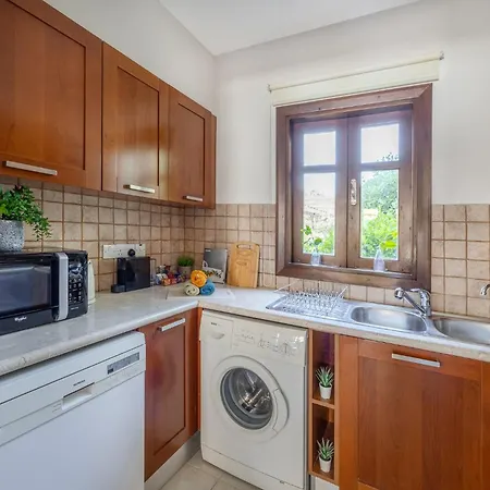 Da02 Adjacent To Aphrodite Hills Pool View 아파트 *