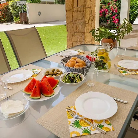 Da02 Adjacent To Aphrodite Hills Pool View 아파트 *