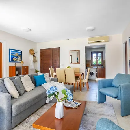 Da02 Adjacent To Aphrodite Hills Pool View 아파트