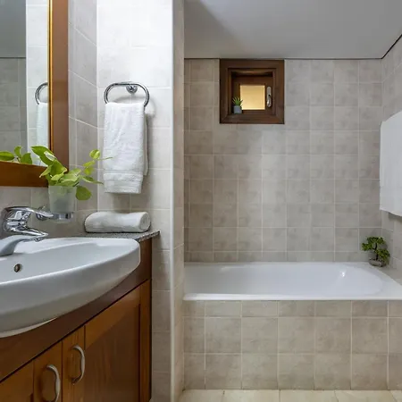 Da02 Adjacent To Aphrodite Hills Pool View 아파트 *