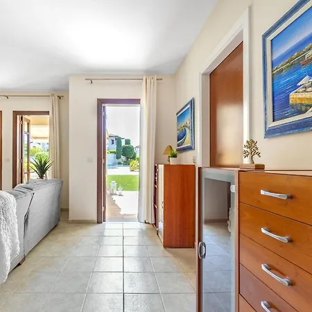 Da02 Adjacent To Aphrodite Hills Pool View 아파트